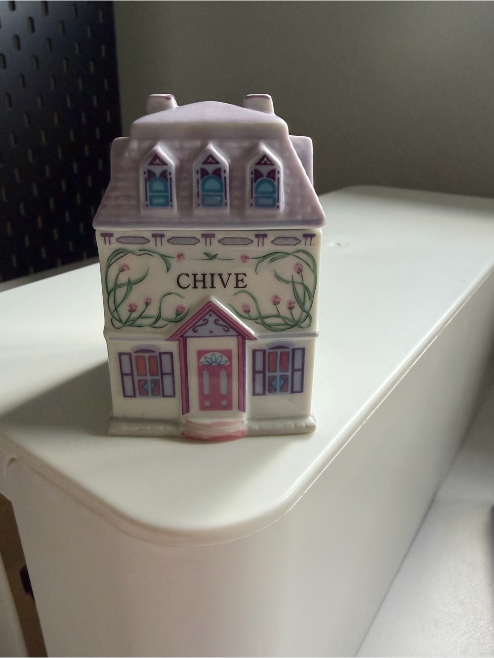Lenox 1989 spice village - Chive